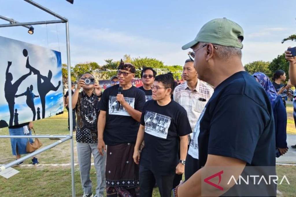 ANTARA Suguhkan Pameran Foto Negeri Bola di Nusa Dua Bali