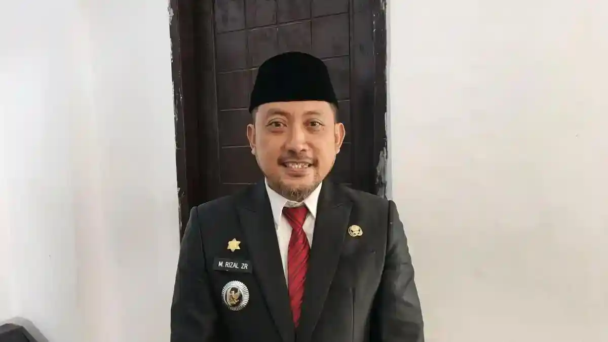 Petugas kolektor PBB dan aparat Kecamatan Mamajang berkoordinasi menagih pajak