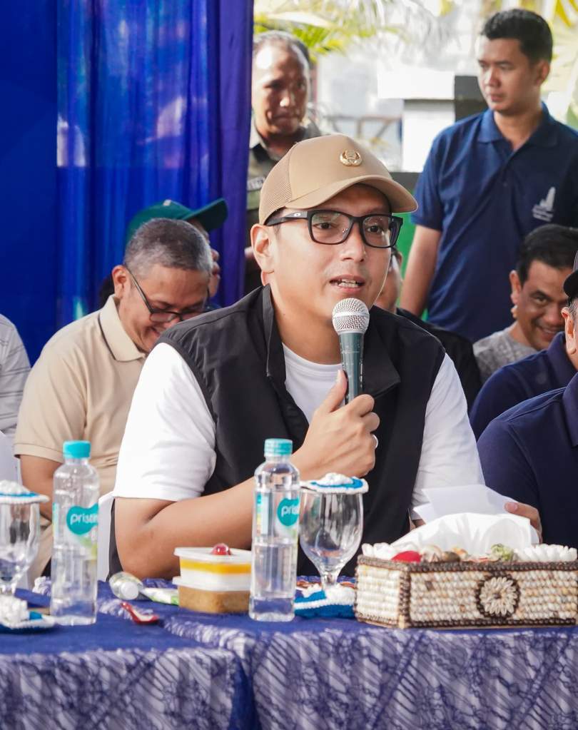 Wali Kota Medan Rico Waas berdialog dengan warga Medan Labuhan terkait penanganan banjir
