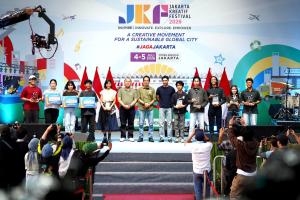 Suasana penutupan Jakarta Kreatif Festival JKF 2026 yang ramai pengunjung di Istora Senayan