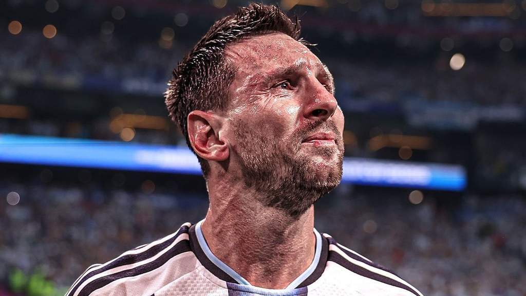 Momen konfrontasi antara Lionel Messi dan staf pelatih Mesir di pinggir lapangan Piala Dunia 2026