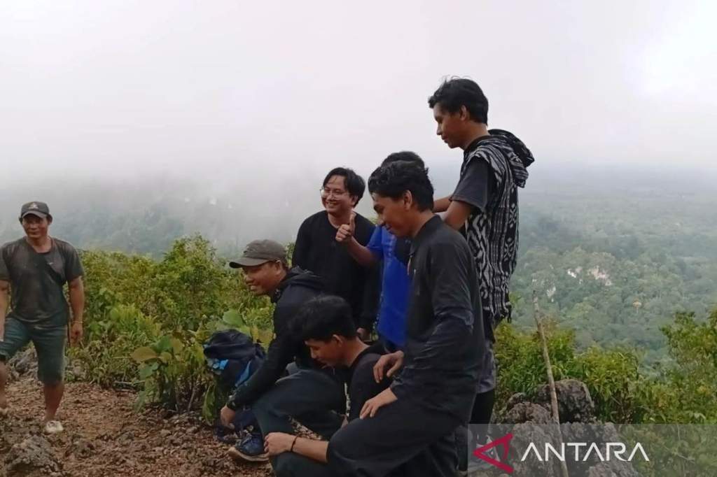 Ritual Tempong Tawar menyambut Tim Verifikasi Geopark Sangkulirang-Mangkalihat di Kutai Timur