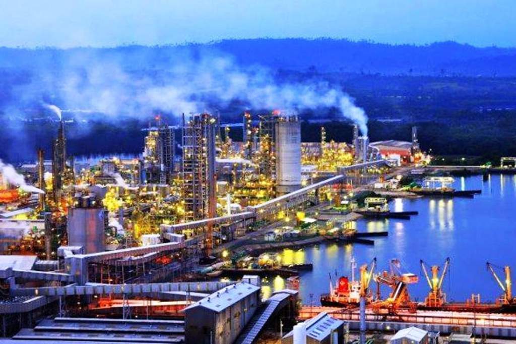 Kawasan industri pesisir Kota Bontang yang bersiap menjadi pusat hilirisasi kelapa sawit.