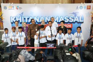 Gubernur DKI Jakarta Pramono Anung menghadiri penutupan khitanan massal PAM Jaya pemecah rekor MURI