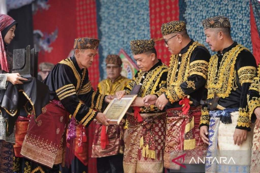 Prosesi ritual adat Kenduri Sko yang sakral dan penuh khidmat di Kota Sungai Penuh Jambi