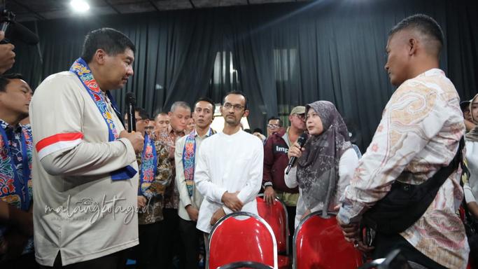 Menteri PKP Maruarar Sirait berdialog dengan masyarakat saat Sosialisasi KUR di Kota Malang