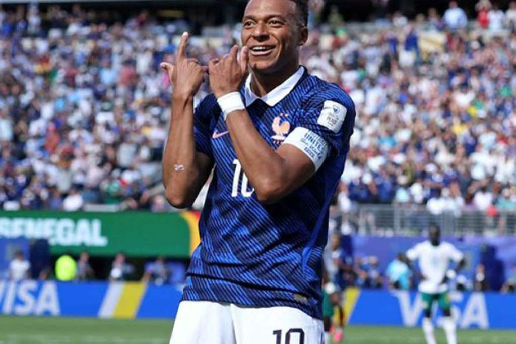 Kylian Mbappe merayakan gol penalti penentu kemenangan Prancis atas Paraguay di Piala Dunia 2026