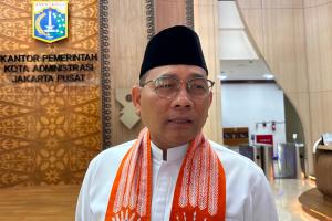 Ribuan pegawai Pemkot Jakarta Pusat mengikuti kegiatan Fun Walk dengan penuh semangat