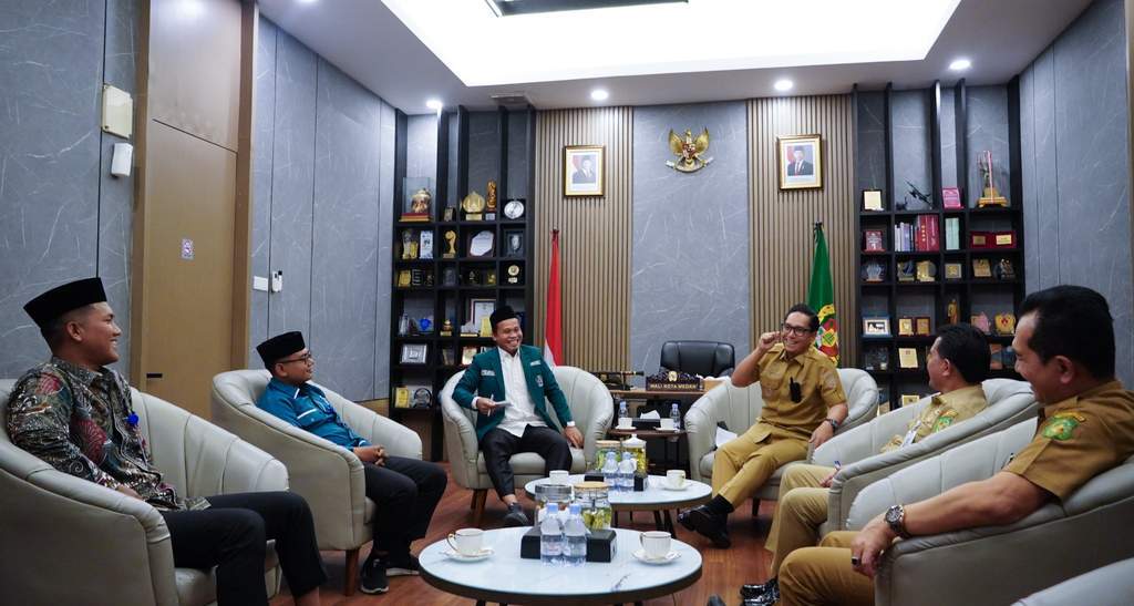 Wali Kota Medan Rico Waas saat menerima audiensi pengurus Isarah Kota Medan di Rumah Dinas
