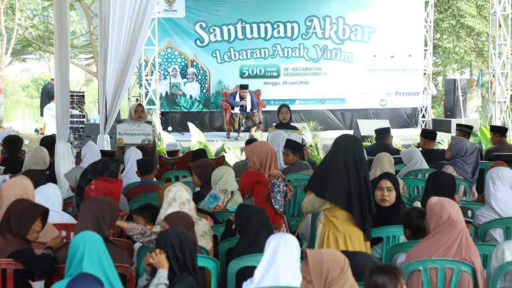 Sekretaris Daerah Kabupaten Bekasi Endin Samsudin menghadiri santunan 500 anak yatim di Kedungwaringin