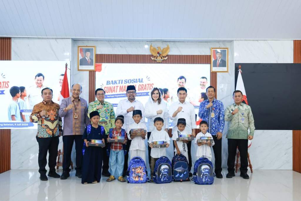 Wagub Banten Achmad Dimyati Natakusumah menghadiri sunatan massal gratis Pendekar 08